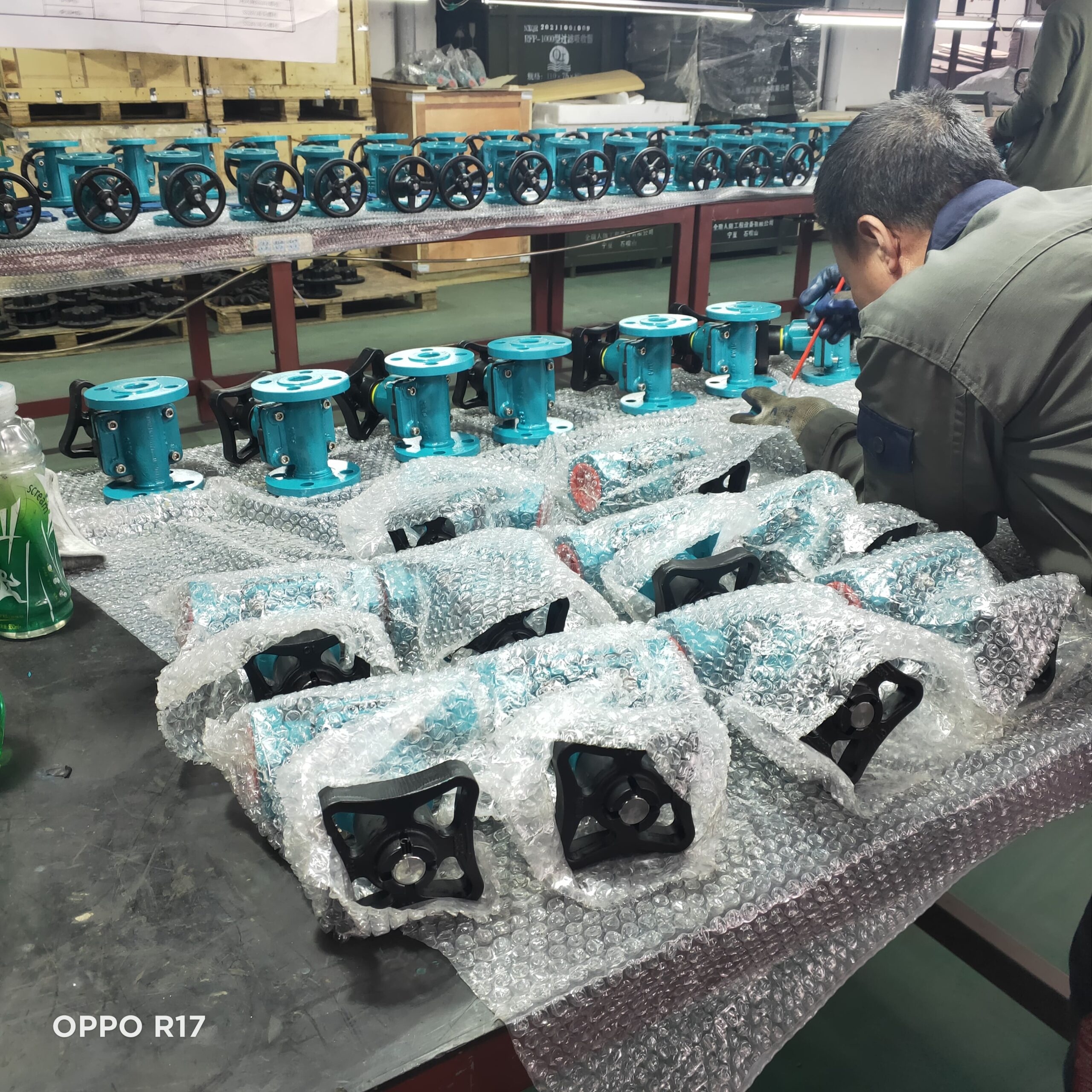 Comparison of Weir-type and Straight-through diaphragm valve designs