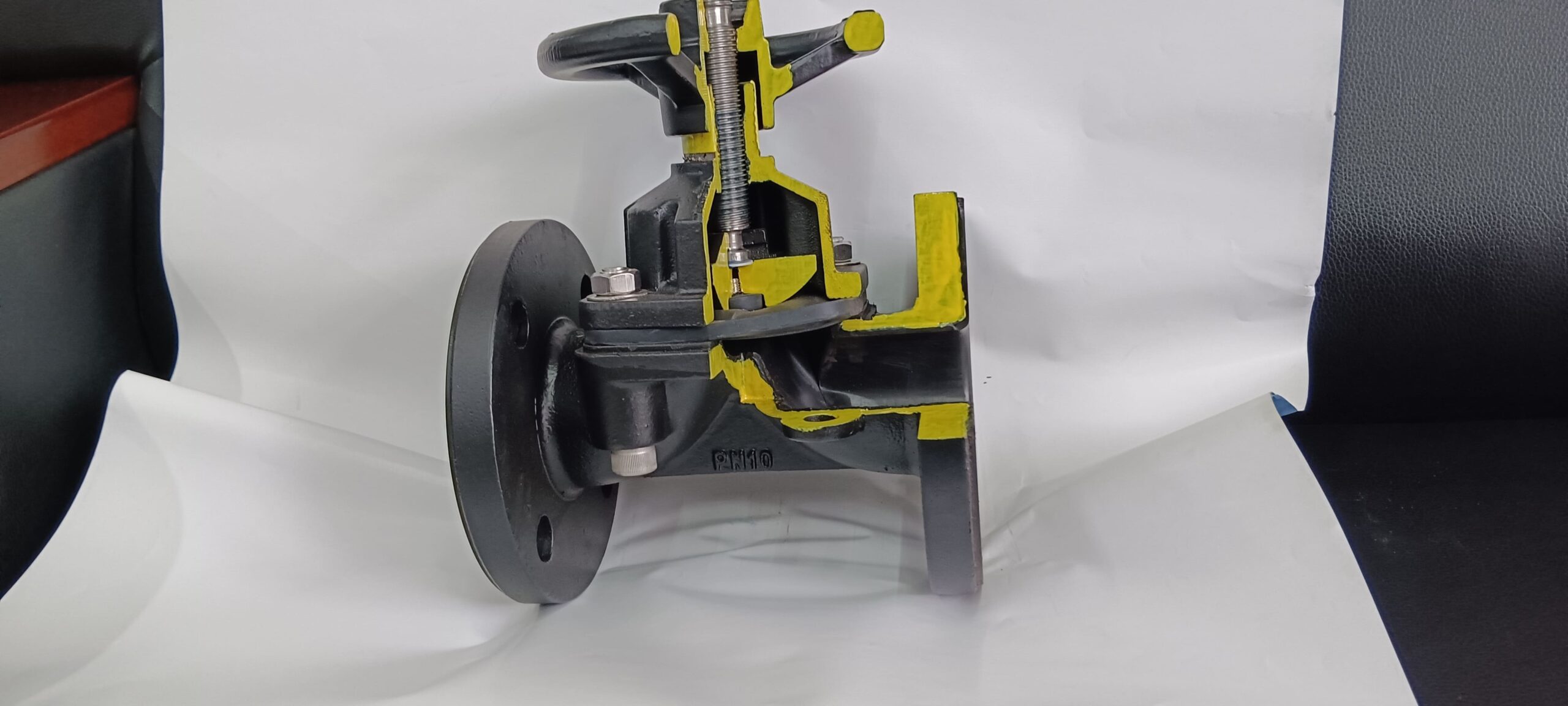 Cross-section of a sealed diaphragm valve