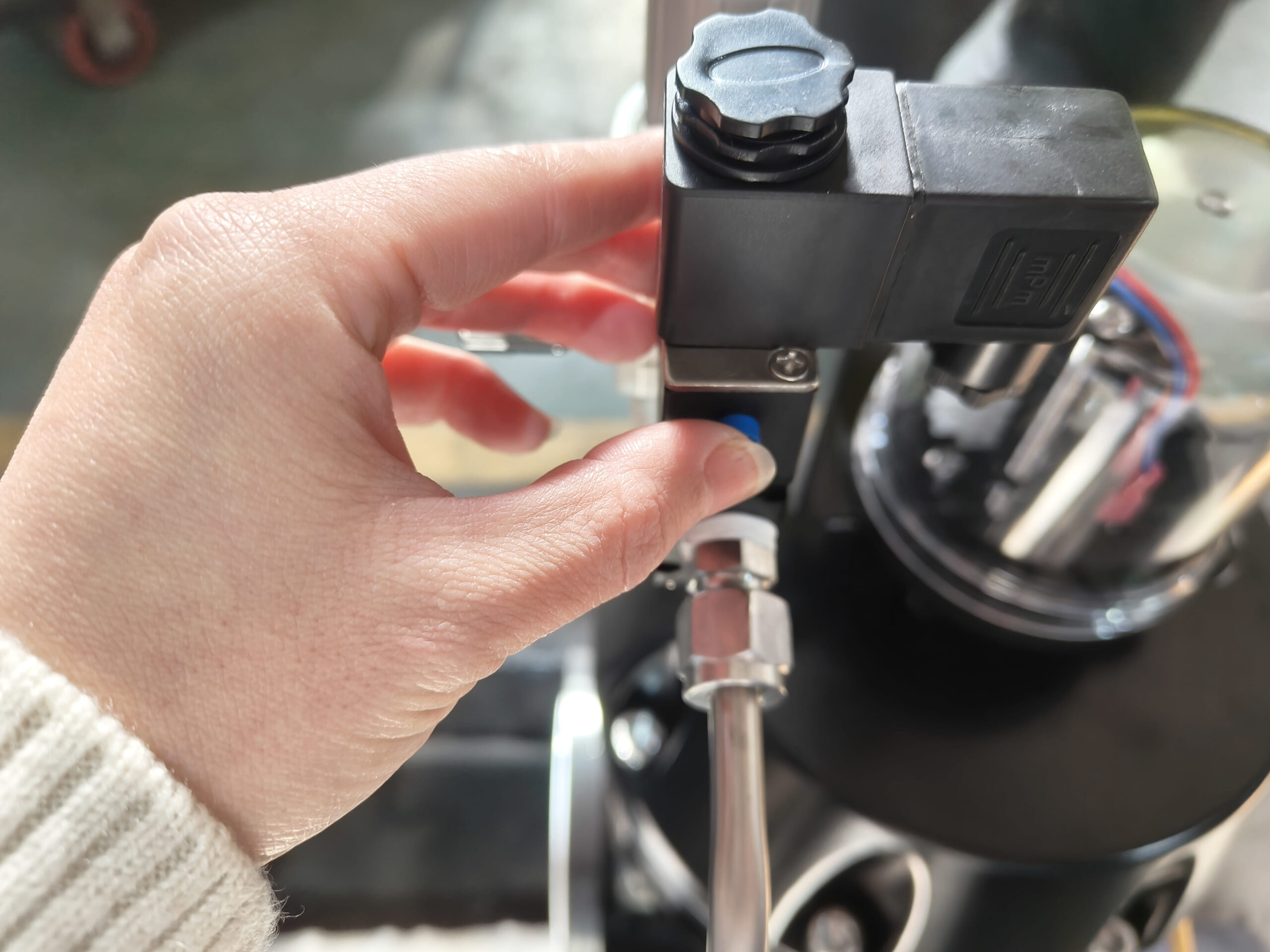 An engineering drawing showing valve dimensions and standards