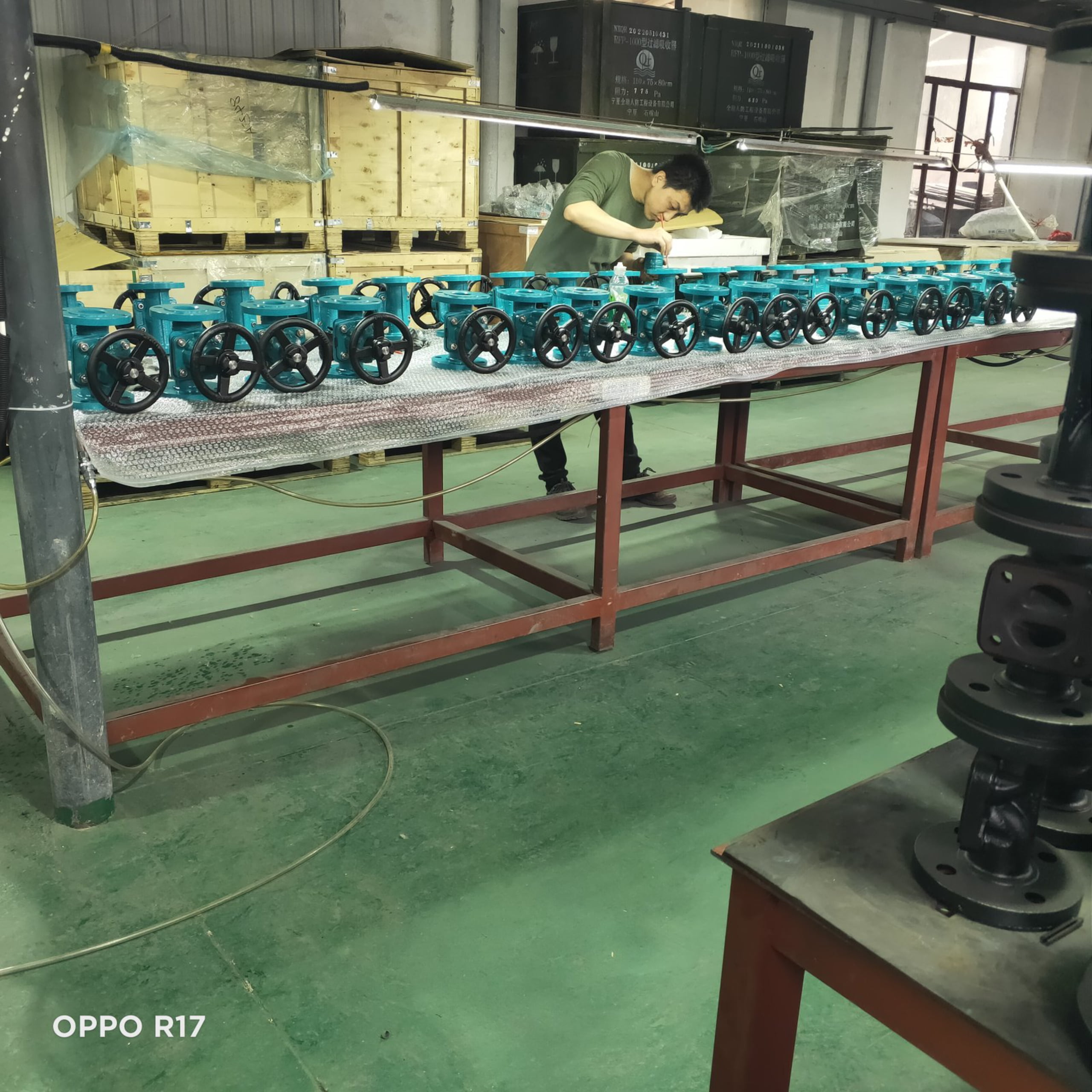 Why Are Weir-Type Diaphragm Valves Ideal for Low-Pressure and Slurry Applications?